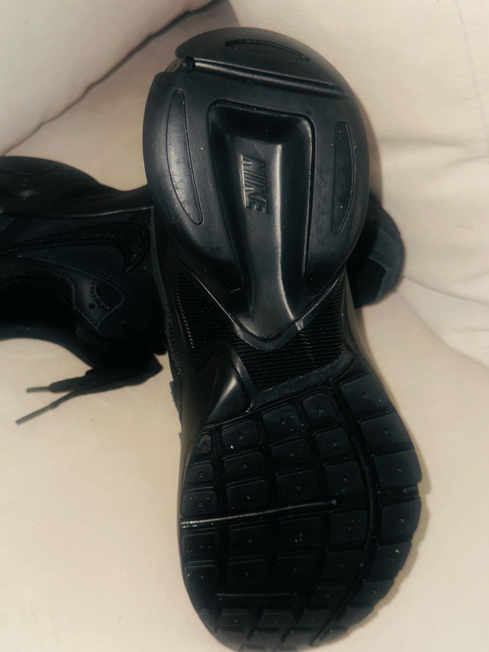 Nike Black Mesh 7.7 women 9 Sneakers BRAND NEW - Picture 9 of 10